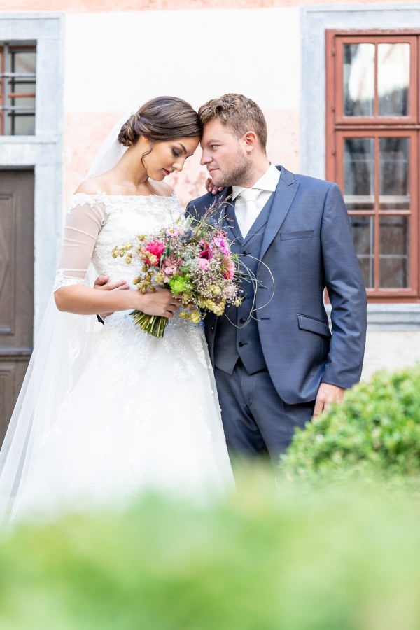 Hochzeitsfotograf, Burgenland, Kärnten, Burg Forchtenstein, Esterhazy, Rosalia, Klagenfurt, Braut, Brautkleid, Blumenstrauß, Hochzeitsbukett, Paarfotos, Brautpaar