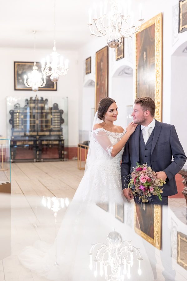 Hochzeitsfotograf, Burgenland, Kärnten, Burg Forchtenstein, Esterhazy, Rosalia, Klagenfurt, Braut, Brautkleid, Blumenstrauß, Hochzeitsbukett, Paarfotos, Brautpaar