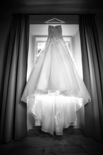 Hochzeit, Schloss Lackenbach, Burgenland, Fine Art Wedding, Styled Wedding, Paarfotos, Braut, Brautkleid, Schwarz/Weiß, Getting Ready