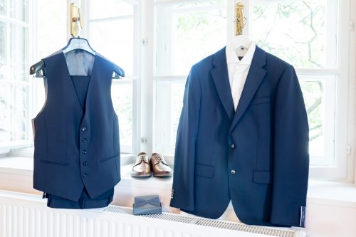 Hochzeit, Schloss Lackenbach, Burgenland, Fine Art Wedding, Styled Wedding, Bräutigam, Oberjäger, Getting Ready