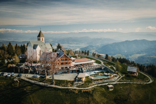 Gipfelhaus Magdalensberg, Magdalensberg, Hochzeit, Hochzeitsfotos, Hochzeitsfotograf, Paarfotos, Roman Huditsch, Klagenfurt, Kärnten, Wörthersee, Hochzeitsbilder, Wedding, Wedding Photographer, Trauung, Fotograf, Hochzeitsreportage, Drohne, Berghochzeit