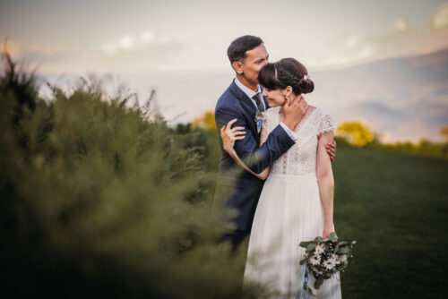 Magdalensberg, Berghochzeit, Gipfelhaus, Hochzeitsfotos, Hochzeitsfotograf, Hochzeit, Fotograf, Kärnten, Wörthersee, Roman Huditsch Fotografie, Hochzeitsreportage, Vintage, Boho, Paarshooting, Brautpaar, Brautpaarshooting, Hochzeitslocation, Paarfotos, Paarfoto, Paarshooting