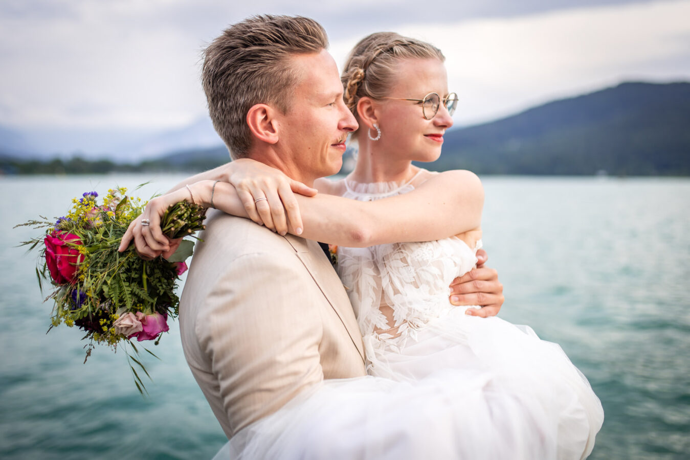 Hochzeitsfotos, Hochzeitsfotograf, Hochzeit, Fotograf, Kärnten, Wörthersee, Klagenfurt, Ruderverein, Albatros, Schifffahrt, Roman Huditsch Fotografie, Hochzeitsreportage, Vintage, Boho, Reportage, Fotoreportage