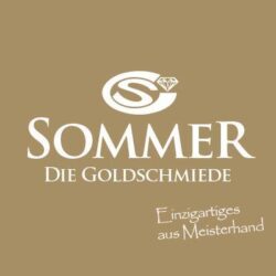 Logo - Sommer - die Goldschmiede, Eheringe, Hochzeitsringe, Hochzeitsschmuck, Roman Huditsch Fotografie, Hochzeitsfotograf, Kärnten, Klagenfurt, Villach, Wörthersee, Hochzeitsfotos, Hochzeit, Winter, Winterhochzeit, Heiraten, Wedding, Destination Wedding