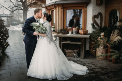 Gipfelhaus Magdalensberg, Magdalensberg, Hochzeit, Hochzeitsfotos, Hochzeitsfotograf, Paarfotos, Roman Huditsch, Klagenfurt, Kärnten, Wörthersee, Hochzeitsbilder, Wedding, Wedding Photographer, Trauung, Fotograf, Hochzeitsreportage, Winter, Winterhochzeit, Schnee, First Look Gipfelhaus Magdalensberg, Magdalensberg, Hochzeit, Hochzeitsfotos, Hochzeitsfotograf, Paarfotos, Roman Huditsch, Klagenfurt, Kärnten, Wörthersee, Hochzeitsbilder, Wedding, Wedding Photographer, Trauung, Fotograf, Hochzeitsreportage, Winter, Winterhochzeit, Schnee, First Look