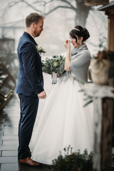 Gipfelhaus Magdalensberg, Magdalensberg, Hochzeit, Hochzeitsfotos, Hochzeitsfotograf, Paarfotos, Roman Huditsch, Klagenfurt, Kärnten, Wörthersee, Hochzeitsbilder, Wedding, Wedding Photographer, Trauung, Fotograf, Hochzeitsreportage, Winter, Winterhochzeit, Schnee, First Look Gipfelhaus Magdalensberg, Magdalensberg, Hochzeit, Hochzeitsfotos, Hochzeitsfotograf, Paarfotos, Roman Huditsch, Klagenfurt, Kärnten, Wörthersee, Hochzeitsbilder, Wedding, Wedding Photographer, Trauung, Fotograf, Hochzeitsreportage, Winter, Winterhochzeit, Schnee, First Look