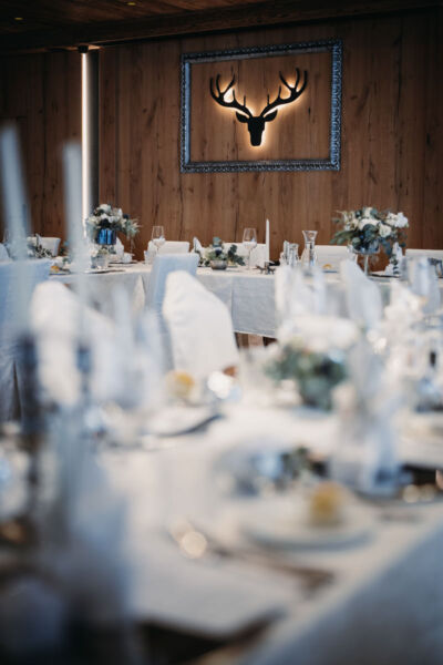 Gipfelhaus Magdalensberg, Magdalensberg, Hochzeit, Hochzeitsfotos, Hochzeitsfotograf, Paarfotos, Roman Huditsch, Klagenfurt, Kärnten, Wörthersee, Hochzeitsbilder, Wedding, Wedding Photographer, Trauung, Fotograf, Hochzeitsreportage, Winter, Winterhochzeit, Schnee, Tafel, Hochzeitsessen Gipfelhaus Magdalensberg, Magdalensberg, Hochzeit, Hochzeitsfotos, Hochzeitsfotograf, Paarfotos, Roman Huditsch, Klagenfurt, Kärnten, Wörthersee, Hochzeitsbilder, Wedding, Wedding Photographer, Trauung, Fotograf, Hochzeitsreportage, Winter, Winterhochzeit, Schnee, Tafel, Hochzeitsessen