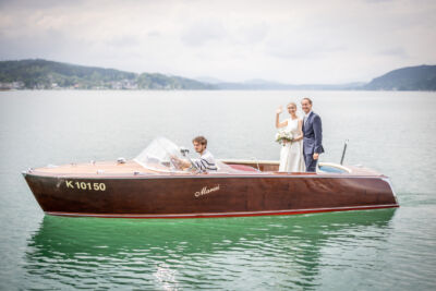 Pörtschach, Jilly Beach, Hochzeit, Hochzeitsfotos, Hochzeitsfotograf, Paarfotos, Roman Huditsch, Kärnten, Wörthersee, Hochzeitsbilder, Wedding, Wedding Photographer, Trauung, Fotograf, Hochzeitsreportage, Seehochzeit, Boot, Bootsfahrt Pörtschach, Jilly Beach, Hochzeit, Hochzeitsfotos, Hochzeitsfotograf, Paarfotos, Roman Huditsch, Kärnten, Wörthersee, Hochzeitsbilder, Wedding, Wedding Photographer, Trauung, Fotograf, Hochzeitsreportage, Seehochzeit, Boot, Bootsfahrt
