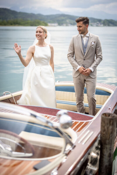 Pörtschach, Jilly Beach, Hochzeit, Hochzeitsfotos, Hochzeitsfotograf, Paarfotos, Roman Huditsch, Kärnten, Wörthersee, Hochzeitsbilder, Wedding, Wedding Photographer, Trauung, Fotograf, Hochzeitsreportage, Seehochzeit, Paarfotos, Bootsfahrt, Motorboot Pörtschach, Jilly Beach, Hochzeit, Hochzeitsfotos, Hochzeitsfotograf, Paarfotos, Roman Huditsch, Kärnten, Wörthersee, Hochzeitsbilder, Wedding, Wedding Photographer, Trauung, Fotograf, Hochzeitsreportage, Seehochzeit, Paarfotos, Bootsfahrt, Motorboot