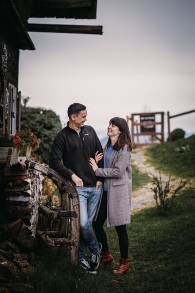 Paarshooting, Pärchenshooting, Paarfotos, Kärnten, Klagenfurt, Magdalensberg, Wörthersee, Geschenk, Geburtstagsgeschenk, Roman Huditsch, Fotografie, romantisch Paarshooting, Pärchenshooting, Paarfotos, Kärnten, Klagenfurt, Magdalensberg, Wörthersee, Geschenk, Geburtstagsgeschenk, Roman Huditsch, Fotografie, romantisch