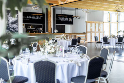 Villa Bergzauber, Oberösterreich, Hochzeit, Hochzeitsfotograf, Roman Huditsch Fotografie, Kärnten, Wörthersee, Klagenfurt, Hochzeitsfotos, Hochzeitslocation, Berghochzeit, Tafel, Tischdekoration Villa Bergzauber, Oberösterreich, Hochzeit, Hochzeitsfotograf, Roman Huditsch Fotografie, Kärnten, Wörthersee, Klagenfurt, Hochzeitsfotos, Hochzeitslocation, Berghochzeit, Tafel, Tischdekoration