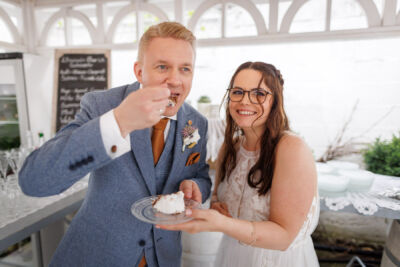 Hochzeitsfotos, Hochzeitsfotograf, Hochzeit, Fotograf, Kärnten, Wörthersee, Burgenland, Rust, Roman Huditsch Fotografie, Hochzeitsreportage, Neusiedler See, Vintage, Boho, Himmelblau, Paarshooting, Brautpaar, Brautpaarshooting, Gewitter, Regen, Regenhochzeit, Hochzeitstorte, Tortenanschnitt, Agape, Sektempfang Hochzeitsfotos, Hochzeitsfotograf, Hochzeit, Fotograf, Kärnten, Wörthersee, Burgenland, Rust, Roman Huditsch Fotografie, Hochzeitsreportage, Neusiedler See, Vintage, Boho, Himmelblau, Paarshooting, Brautpaar, Brautpaarshooting, Gewitter, Regen, Regenhochzeit, Hochzeitstorte, Tortenanschnitt, Agape, Sektempfang