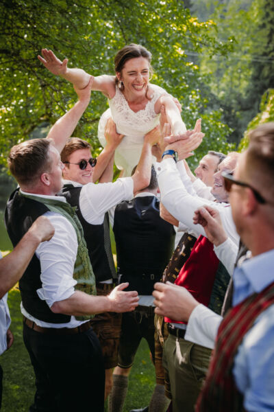 Hochzeit, Hochzeitsfotograf, Roman Huditsch Fotografie, Kärnten, Wörthersee, Klagenfurt, Hochzeitsfotos, Natur, Hochzeitsfotografie, St. Veit, Dellach, Gruppenfoto Hochzeit, Hochzeitsfotograf, Roman Huditsch Fotografie, Kärnten, Wörthersee, Klagenfurt, Hochzeitsfotos, Natur, Hochzeitsfotografie, St. Veit, Dellach, Gruppenfoto