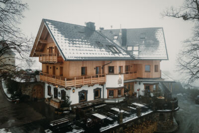Gipfelhaus Magdalensberg, Magdalensberg, Hochzeit, Hochzeitsfotos, Hochzeitsfotograf, Paarfotos, Roman Huditsch, Klagenfurt, Kärnten, Wörthersee, Hochzeitsbilder, Wedding, Wedding Photographer, Trauung, Fotograf, Hochzeitsreportage, Winter, Winterhochzeit, Schnee, Paarfotos Gipfelhaus Magdalensberg, Magdalensberg, Hochzeit, Hochzeitsfotos, Hochzeitsfotograf, Paarfotos, Roman Huditsch, Klagenfurt, Kärnten, Wörthersee, Hochzeitsbilder, Wedding, Wedding Photographer, Trauung, Fotograf, Hochzeitsreportage, Winter, Winterhochzeit, Schnee, Paarfotos