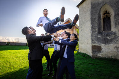 Magdalensberg, Berghochzeit, Gipfelhaus, Hochzeitsfotos, Hochzeitsfotograf, Hochzeit, Fotograf, Kärnten, Wörthersee, Roman Huditsch Fotografie, Hochzeitsreportage, Vintage, Boho, Paarshooting, Brautpaar, Brautpaarshooting, Hochzeitslocation, Gruppenfotos Magdalensberg, Berghochzeit, Gipfelhaus, Hochzeitsfotos, Hochzeitsfotograf, Hochzeit, Fotograf, Kärnten, Wörthersee, Roman Huditsch Fotografie, Hochzeitsreportage, Vintage, Boho, Paarshooting, Brautpaar, Brautpaarshooting, Hochzeitslocation, Gruppenfotos