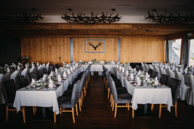 Magdalensberg, Berghochzeit, Gipfelhaus, Hochzeitsfotos, Hochzeitsfotograf, Hochzeit, Fotograf, Kärnten, Wörthersee, Roman Huditsch Fotografie, Hochzeitsreportage, Vintage, Boho, Paarshooting, Brautpaar, Brautpaarshooting, Hochzeitslocation, Tafel, Hochzeitsessen Magdalensberg, Berghochzeit, Gipfelhaus, Hochzeitsfotos, Hochzeitsfotograf, Hochzeit, Fotograf, Kärnten, Wörthersee, Roman Huditsch Fotografie, Hochzeitsreportage, Vintage, Boho, Paarshooting, Brautpaar, Brautpaarshooting, Hochzeitslocation, Tafel, Hochzeitsessen