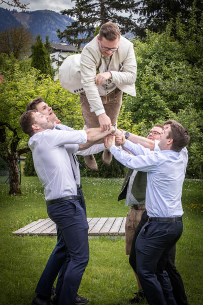 Villach, Hochzeitsfotos, Hochzeitsfotograf, Hochzeit, Fotograf, Kärnten, Wörthersee, Roman Huditsch Fotografie, Hochzeitsreportage, Vintage, Boho, Gruppenfoto Villach, Hochzeitsfotos, Hochzeitsfotograf, Hochzeit, Fotograf, Kärnten, Wörthersee, Roman Huditsch Fotografie, Hochzeitsreportage, Vintage, Boho, Gruppenfoto