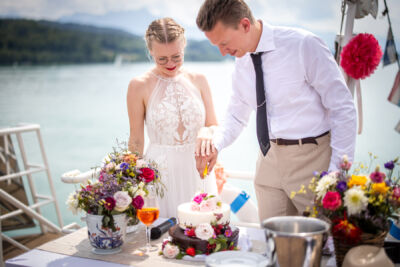 Hochzeitsfotos, Hochzeitsfotograf, Hochzeit, Fotograf, Kärnten, Wörthersee, Klagenfurt, Ruderverein, Albatros, Schifffahrt, Roman Huditsch Fotografie, Hochzeitsreportage, Vintage, Boho, Reportage, Fotoreportage Hochzeitsfotos, Hochzeitsfotograf, Hochzeit, Fotograf, Kärnten, Wörthersee, Klagenfurt, Ruderverein, Albatros, Schifffahrt, Roman Huditsch Fotografie, Hochzeitsreportage, Vintage, Boho, Reportage, Fotoreportage