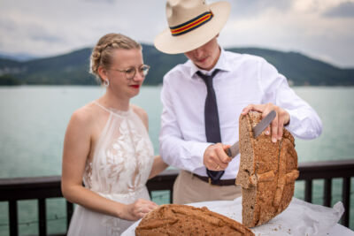 Hochzeitsfotos, Hochzeitsfotograf, Hochzeit, Fotograf, Kärnten, Wörthersee, Klagenfurt, Ruderverein, Albatros, Schifffahrt, Roman Huditsch Fotografie, Hochzeitsreportage, Vintage, Boho, Reportage, Fotoreportage Hochzeitsfotos, Hochzeitsfotograf, Hochzeit, Fotograf, Kärnten, Wörthersee, Klagenfurt, Ruderverein, Albatros, Schifffahrt, Roman Huditsch Fotografie, Hochzeitsreportage, Vintage, Boho, Reportage, Fotoreportage