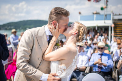 Hochzeitsfotos, Hochzeitsfotograf, Hochzeit, Fotograf, Kärnten, Wörthersee, Klagenfurt, Ruderverein, Albatros, Schifffahrt, Roman Huditsch Fotografie, Hochzeitsreportage, Vintage, Boho, Reportage, Fotoreportage Hochzeitsfotos, Hochzeitsfotograf, Hochzeit, Fotograf, Kärnten, Wörthersee, Klagenfurt, Ruderverein, Albatros, Schifffahrt, Roman Huditsch Fotografie, Hochzeitsreportage, Vintage, Boho, Reportage, Fotoreportage