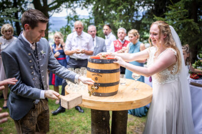 Hochzeitsfotos, Hochzeitsfotograf, Hochzeit, Fotograf, Kärnten, Wörthersee, Reiterhof Stückler, Wolfsberg, St. Margarethen, Roman Huditsch Fotografie, Hochzeitsreportage, Vintage, Boho, Reportage, Fotoreportage, Bieranstich Hochzeitsfotos, Hochzeitsfotograf, Hochzeit, Fotograf, Kärnten, Wörthersee, Reiterhof Stückler, Wolfsberg, St. Margarethen, Roman Huditsch Fotografie, Hochzeitsreportage, Vintage, Boho, Reportage, Fotoreportage, Bieranstich