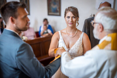 Hochzeitsfotos, Hochzeitsfotograf, Hochzeit, Fotograf, Kärnten, Wörthersee, Lillis Feststadl, Feldkirchen, Klein St. Veit, Roman Huditsch Fotografie, Hochzeitsreportage, Vintage, Boho, Reportage, Fotoreportage, Trauung, Kirche