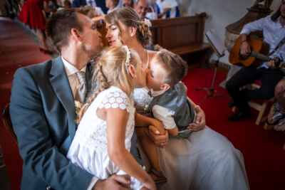 Hochzeitsfotos, Hochzeitsfotograf, Hochzeit, Fotograf, Kärnten, Wörthersee, Lillis Feststadl, Feldkirchen, Klein St. Veit, Roman Huditsch Fotografie, Hochzeitsreportage, Vintage, Boho, Reportage, Fotoreportage, Trauung, Kirche