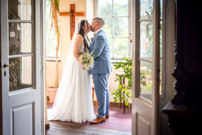 Schlossgut Gundersdorf, Klagenfurt, Gundersdorf, Schloss, Hochzeitsfotografie, Hochzeitsfotos, Hochzeitsfotograf, Hochzeit, Fotograf, Kärnten, Wörthersee, Roman Huditsch Fotografie, Hochzeitsreportage, First Look Schlossgut Gundersdorf, Klagenfurt, Gundersdorf, Schloss, Hochzeitsfotografie, Hochzeitsfotos, Hochzeitsfotograf, Hochzeit, Fotograf, Kärnten, Wörthersee, Roman Huditsch Fotografie, Hochzeitsreportage, First Look